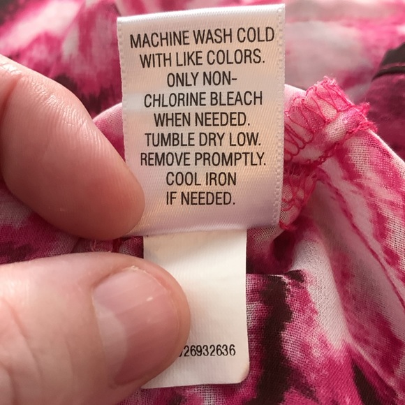 NWOT. Woman’s sheer top with cocoon style fit and elastic cuffed sleeves. - Picture 10 of 10